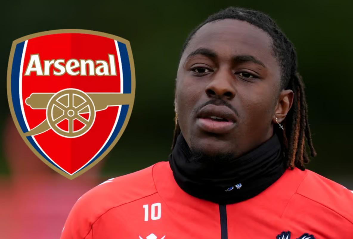 晚旗报:埃泽赶不上阿森纳踢利兹联的比赛,转会周末才能完成